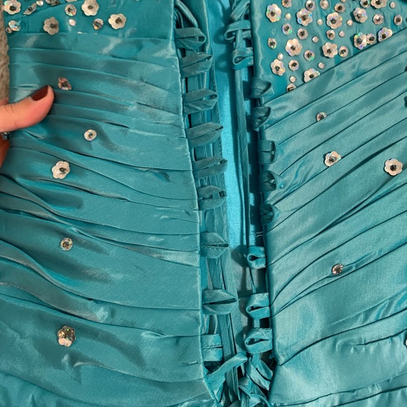 Turquoise blue, teal dress! - Picture 5 of 6